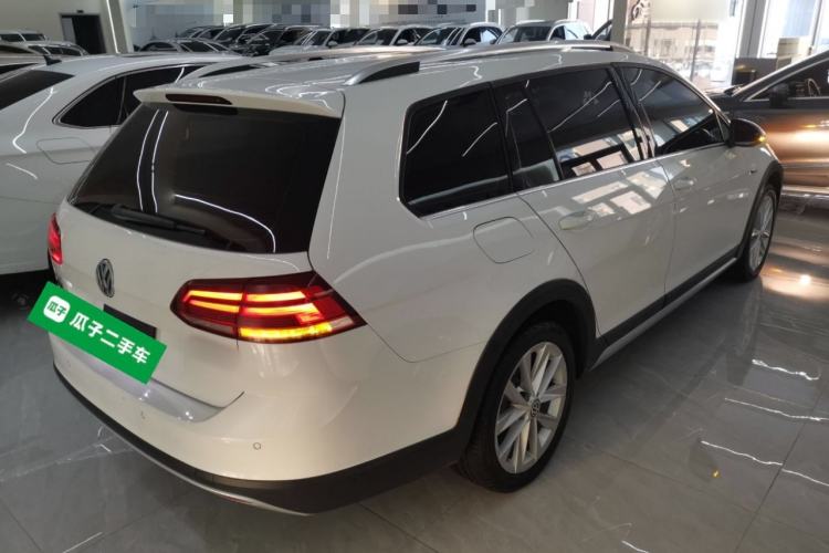 Used Volkswagen Golf 2019 1.8TSI Travel Edition Rear Right 45 Deg
