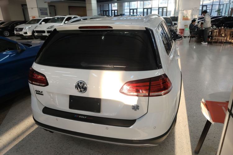 Used Volkswagen Golf 2019 1.8TSI Travel Edition Rear Right 45 Deg