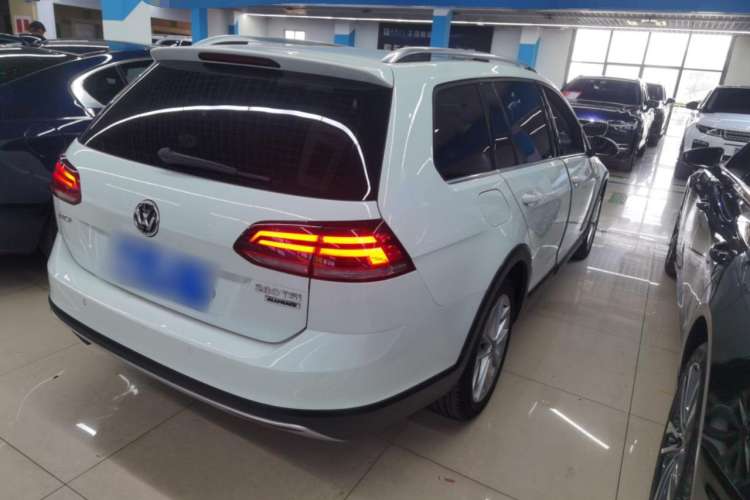 Used Volkswagen Golf 2019 1.8TSI Travel Edition Rear Right 45 Deg