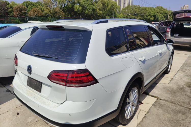 Used Volkswagen Golf 2019 1.8TSI Travel Edition Rear Right 45 Deg