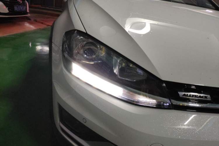 Used Volkswagen Golf 2019 1.8TSI Travel Edition Right Front Headlight