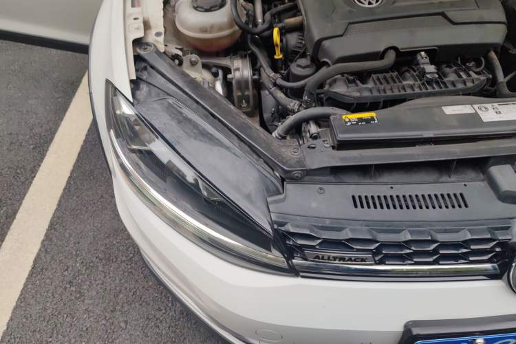 Used Volkswagen Golf 2019 1.8TSI Travel Edition Right Front Headlight