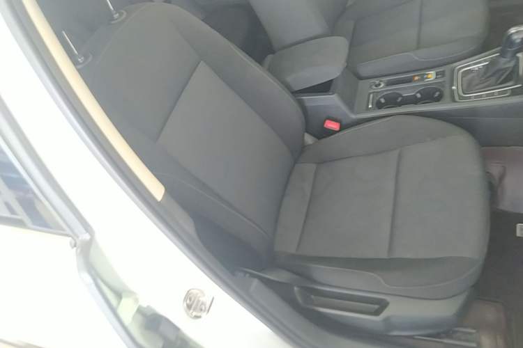 Used Volkswagen Golf 2019 200TSI DSG Comfort & Ambition Edition China VI Standard Right Front Seat