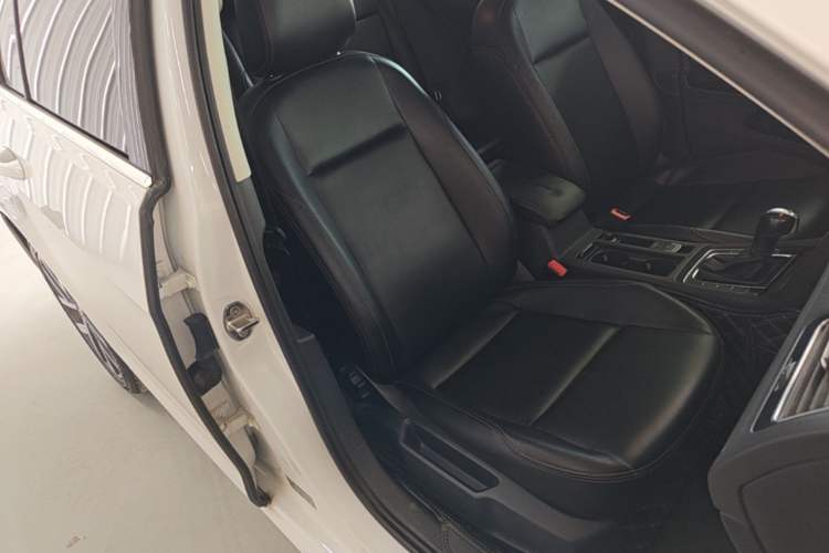 Used Volkswagen Golf 2019 200TSI DSG Comfort & Ambition Edition China VI Standard Right Front Seat