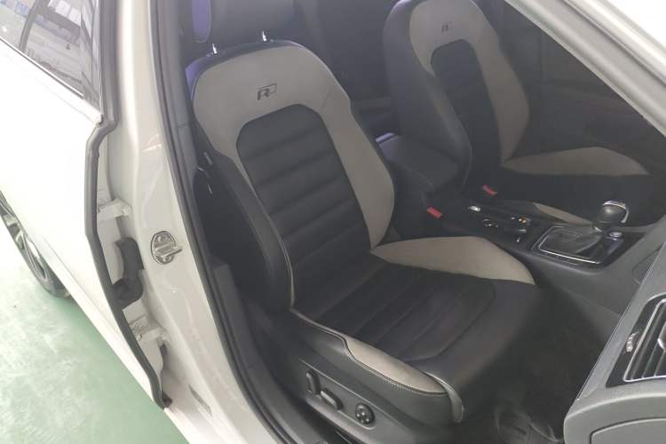 Used Volkswagen Golf 2019 280TSI DSG R-Line China VI Standard Right Front Seat