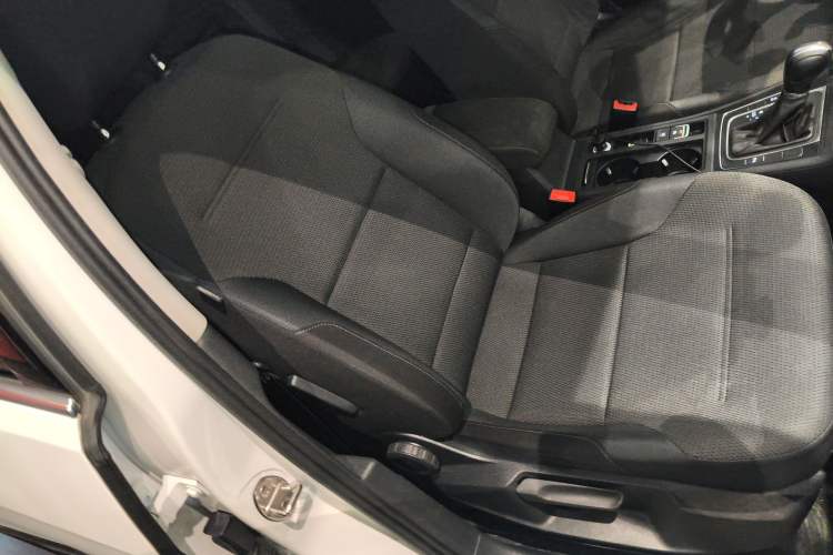 Used Volkswagen Golf 2019 1.8TSI Travel Edition Right Front Seat