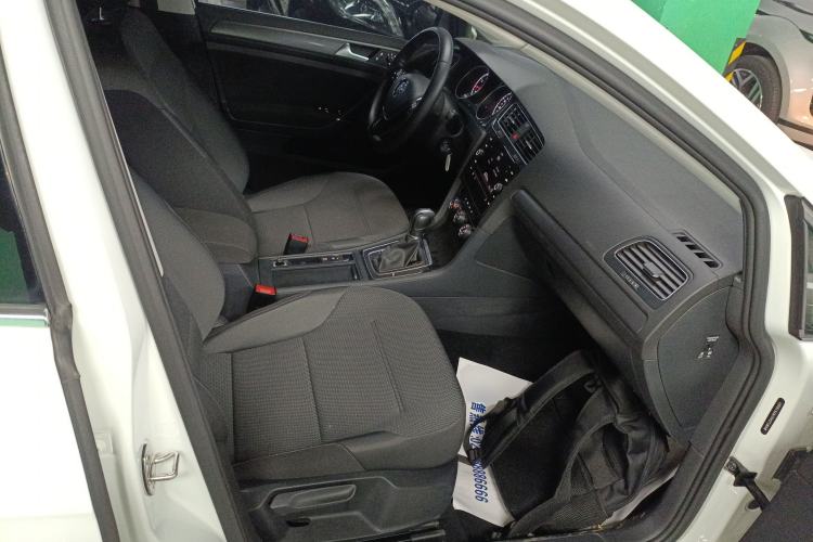 Used Volkswagen Golf 2019 1.8TSI Travel Edition Right Front Seat