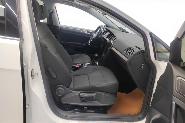 Used Volkswagen Golf 2019 1.8TSI Travel Edition Right Front Seat