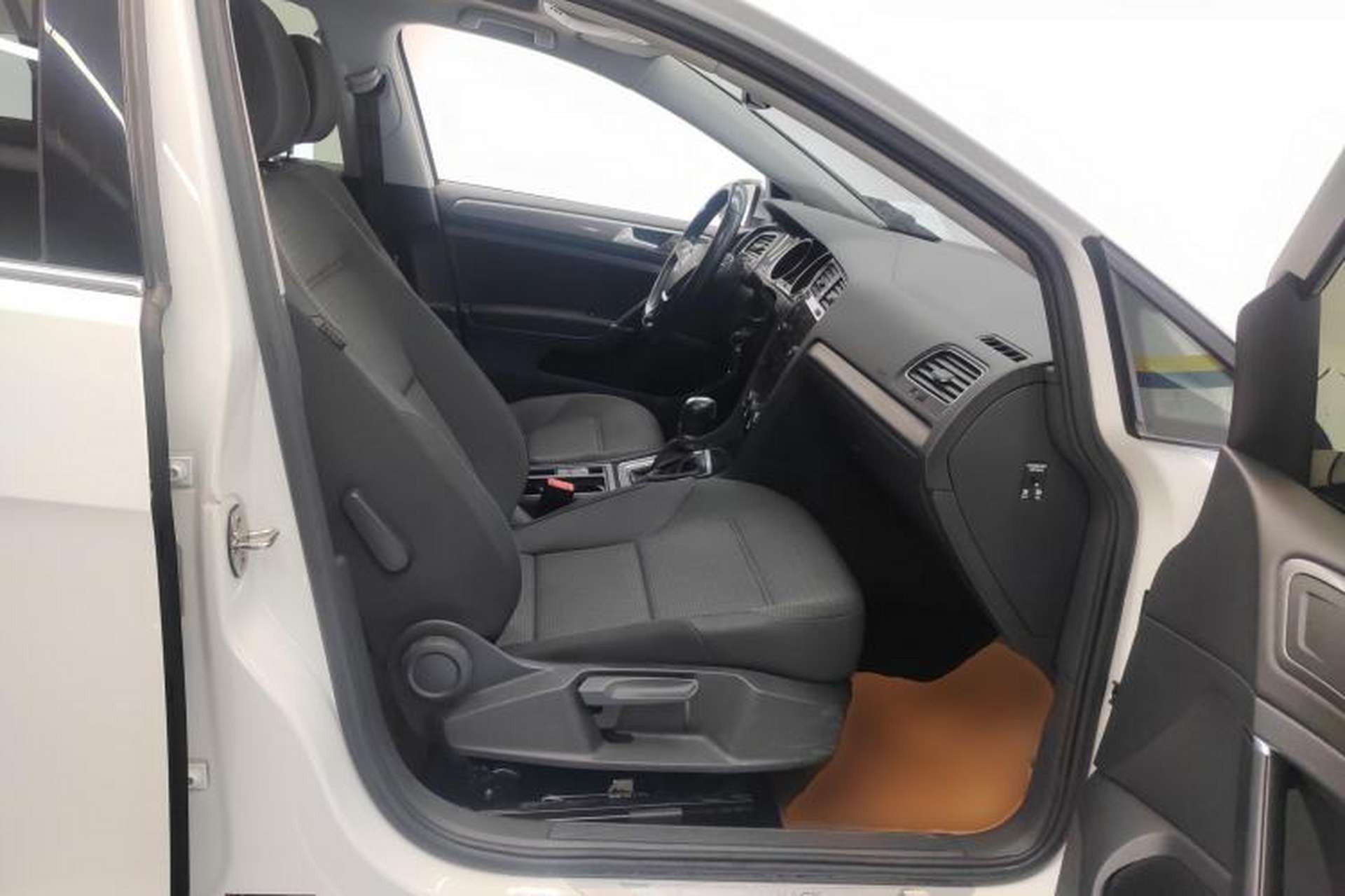 Used Volkswagen Golf 2019 1.8TSI Travel Edition Right Front Seat