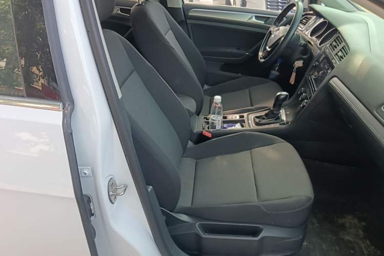 Used Volkswagen Golf 2019 200TSI DSG Comfort & Ambition Edition China VI Standard Right Front Seat