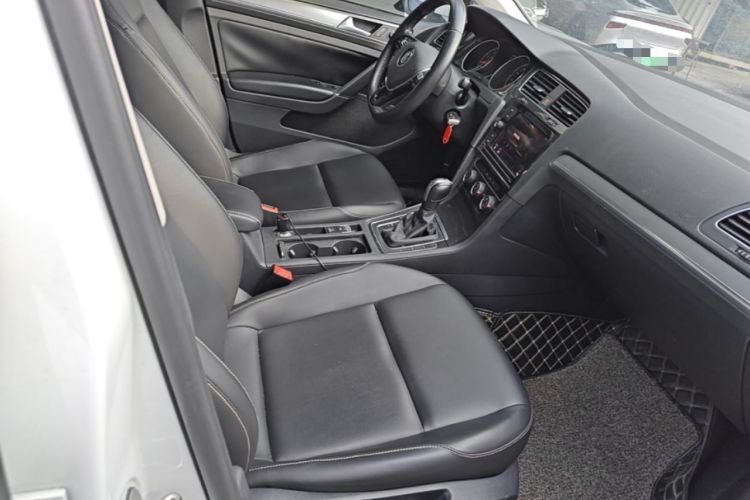 Used Volkswagen Golf 2019 200TSI DSG Comfort & Ambition Edition China VI Standard Right Front Seat