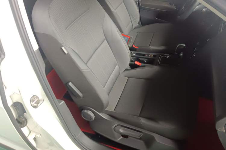 Used Volkswagen Golf 2019 1.8TSI Travel Edition Right Front Seat
