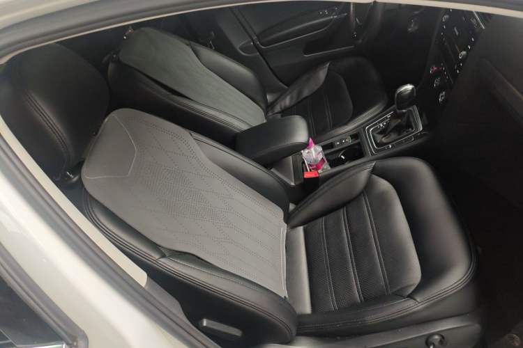 Used Volkswagen Golf 2019 1.8TSI Travel Edition Right Front Seat