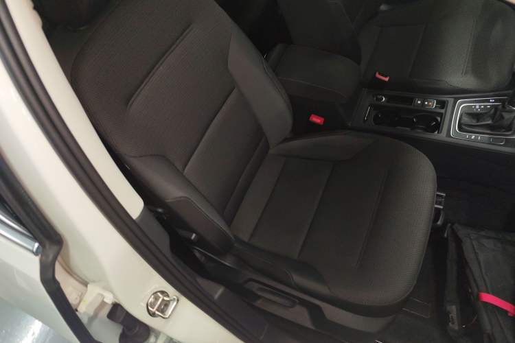 Used Volkswagen Golf 2019 1.8TSI Travel Edition Right Front Seat