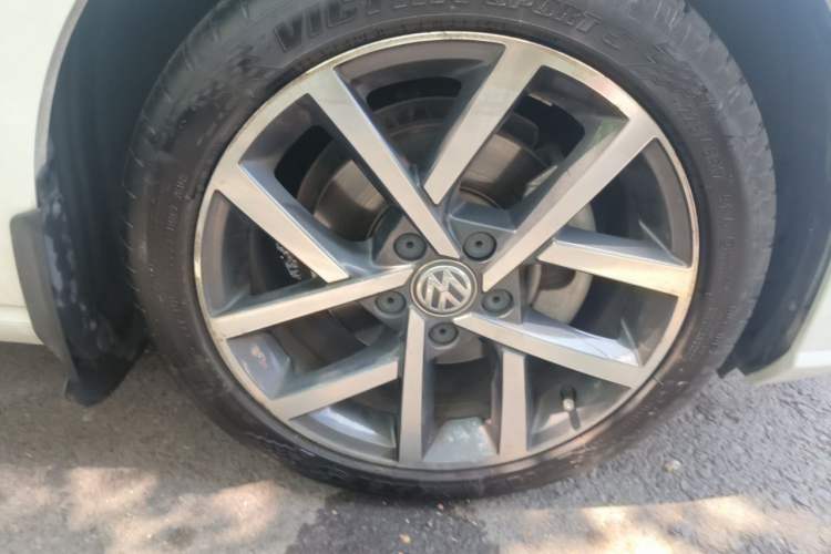 Used Volkswagen Golf 2019 280TSI DSG Luxury Version China VI Standard Right Front Wheel Hub