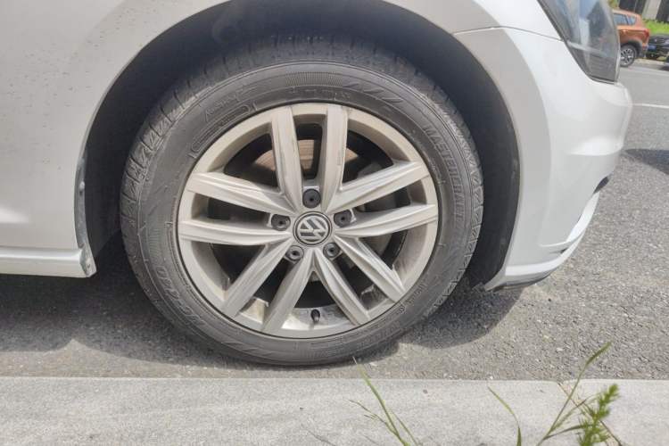 Used Volkswagen Golf 2019 1.6L Automatic Comfort Model China V Standard Right Front Wheel Hub