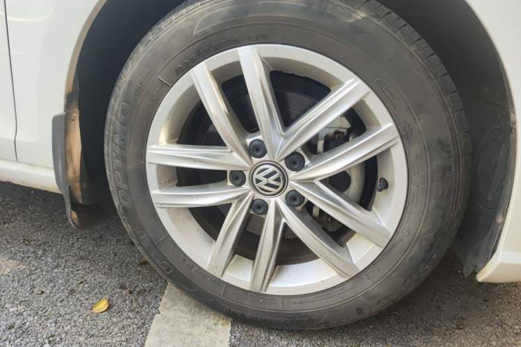 Used Volkswagen Golf 2019 280TSI DSG Comfort Version China VI Standard Right Front Wheel Hub
