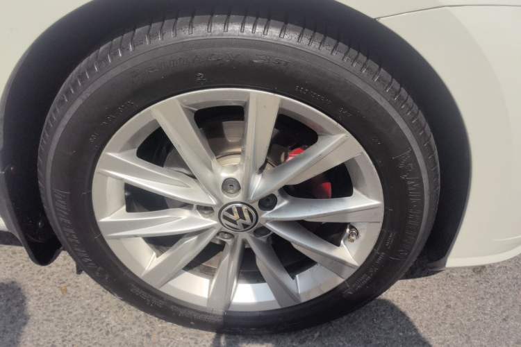 Used Volkswagen Golf 2019 280TSI DSG Comfort Version China VI Standard Right Front Wheel Hub