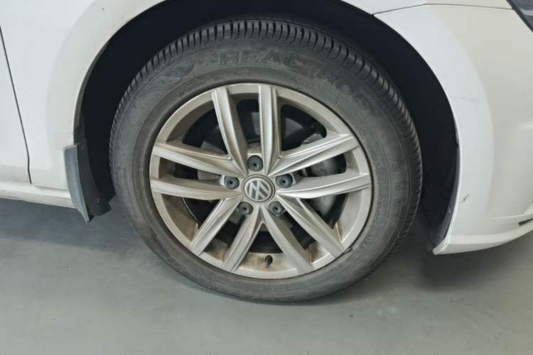 Used Volkswagen Golf 2019 200TSI DSG Comfort & Ambition Edition China VI Standard Right Front Wheel Hub