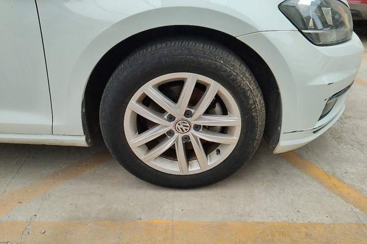 Used Volkswagen Golf 2019 280TSI DSG Comfort Version China VI Standard Right Front Wheel Hub