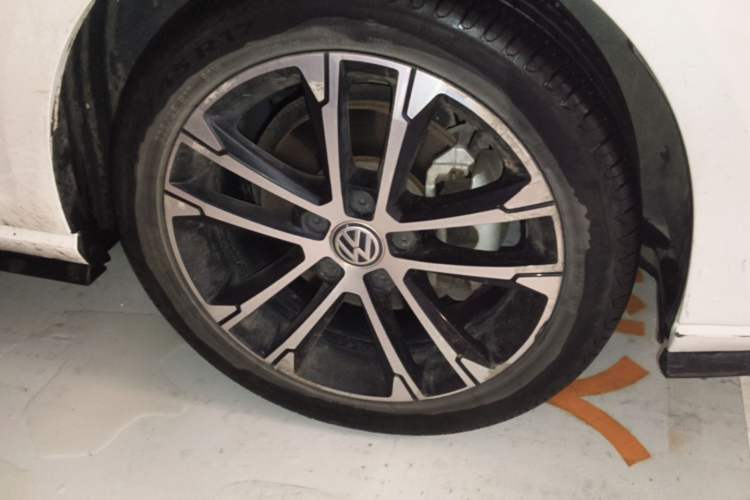 Used Volkswagen Golf 2019 280TSI DSG R-Line China VI Standard Right Front Wheel Hub