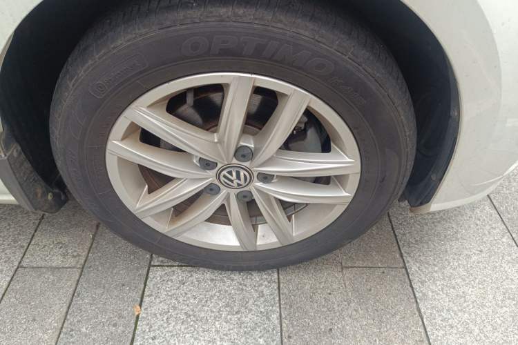 Used Volkswagen Golf 2019 280TSI DSG Comfort Version China VI Standard Right Front Wheel Hub