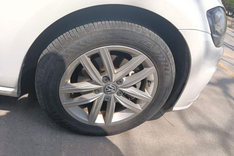 Used Volkswagen Golf 2019 280TSI DSG Comfort Version China VI Standard Right Front Wheel Hub