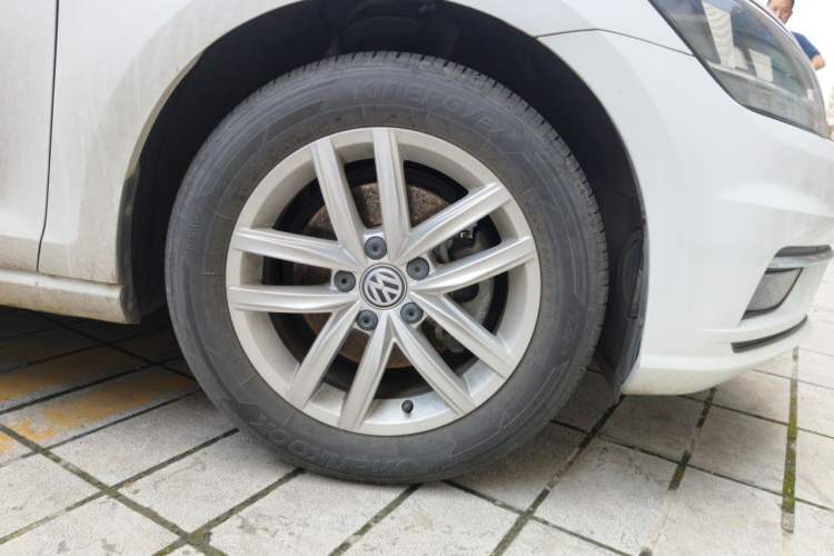 Used Volkswagen Golf 2019 280TSI DSG Comfort Version China VI Standard Right Front Wheel Hub
