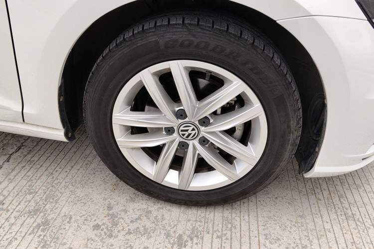 Used Volkswagen Golf 2019 280TSI DSG Comfort Version China V Standard Right Front Wheel Hub