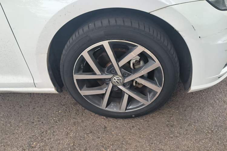 Used Volkswagen Golf 2019 280TSI DSG Comfort Version China VI Standard Right Front Wheel Hub