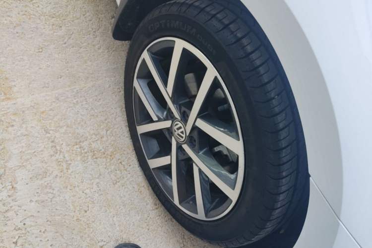 Used Volkswagen Golf 2019 280TSI DSG Luxury Version China VI Standard Right Front Wheel Hub