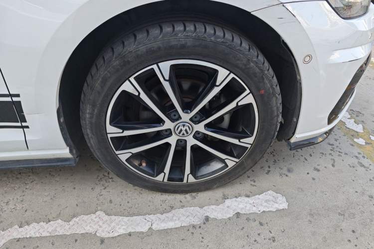 Used Volkswagen Golf 2019 280TSI DSG R-Line China VI Standard Right Front Wheel Hub
