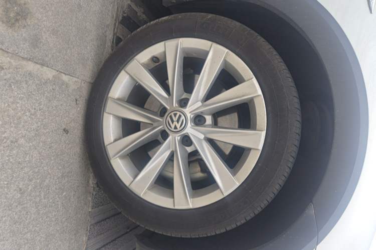 Used Volkswagen Golf 2019 1.8TSI Travel Edition Right Front Wheel Hub