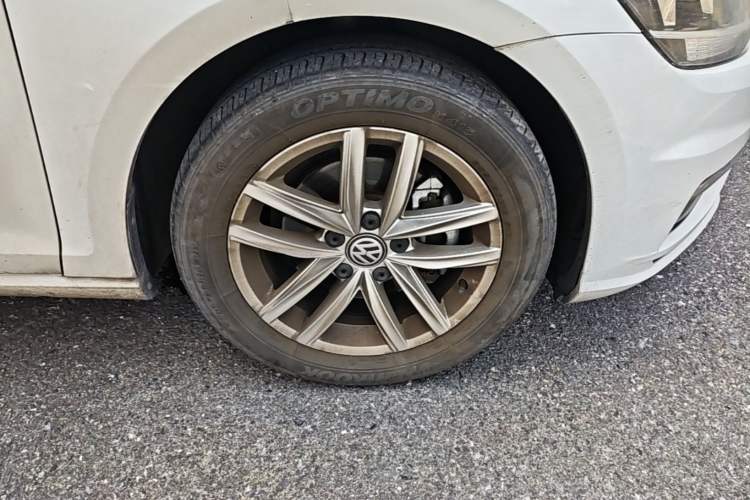 Used Volkswagen Golf 2019 280TSI DSG Comfort Version China VI Standard Right Front Wheel Hub