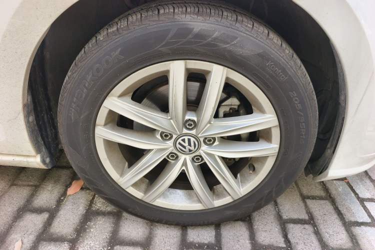 Used Volkswagen Golf 2019 200TSI DSG Comfort & Ambition Edition China VI Standard Right Front Wheel Hub
