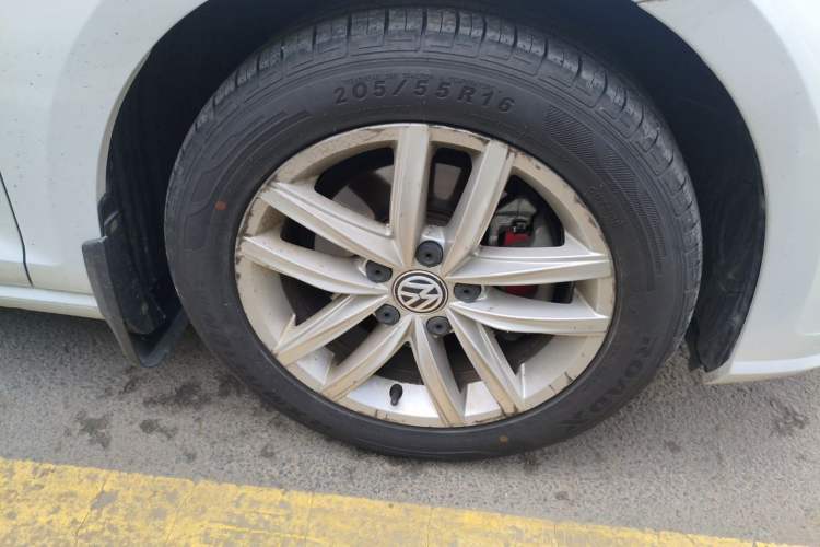 Used Volkswagen Golf 2019 280TSI DSG Comfort Version China VI Standard Right Front Wheel Hub