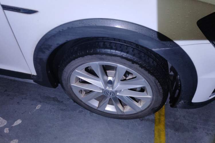 Used Volkswagen Golf 2019 1.8TSI Travel Edition Right Front Wheel Hub