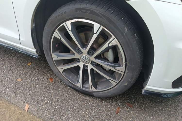 Used Volkswagen Golf 2019 280TSI DSG R-Line Model China V Standard Right Front Wheel Hub