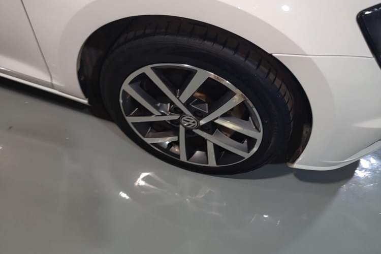 Used Volkswagen Golf 2019 200TSI DSG Comfort & Ambition Edition China VI Standard Right Front Wheel Hub