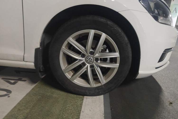 Used Volkswagen Golf 2019 280TSI DSG Comfort Version China VI Standard Right Front Wheel Hub