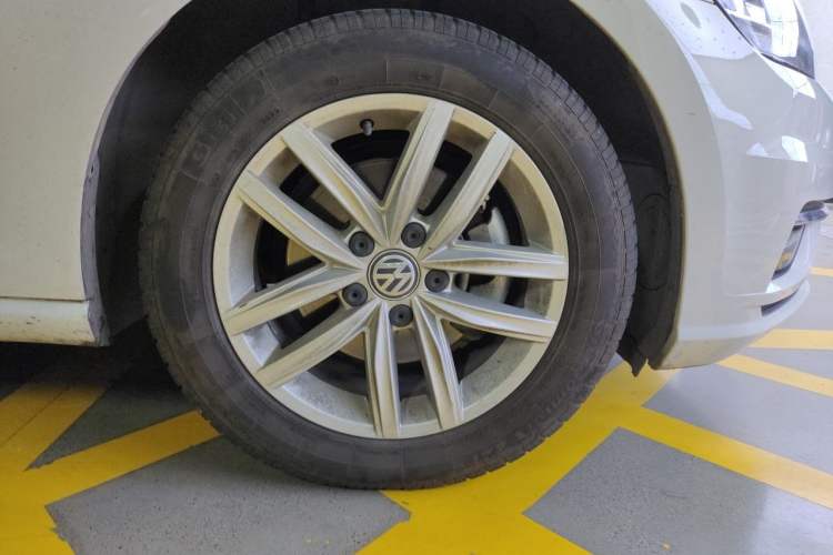 Used Volkswagen Golf 2019 280TSI DSG Comfort Version China V Standard Right Front Wheel Hub
