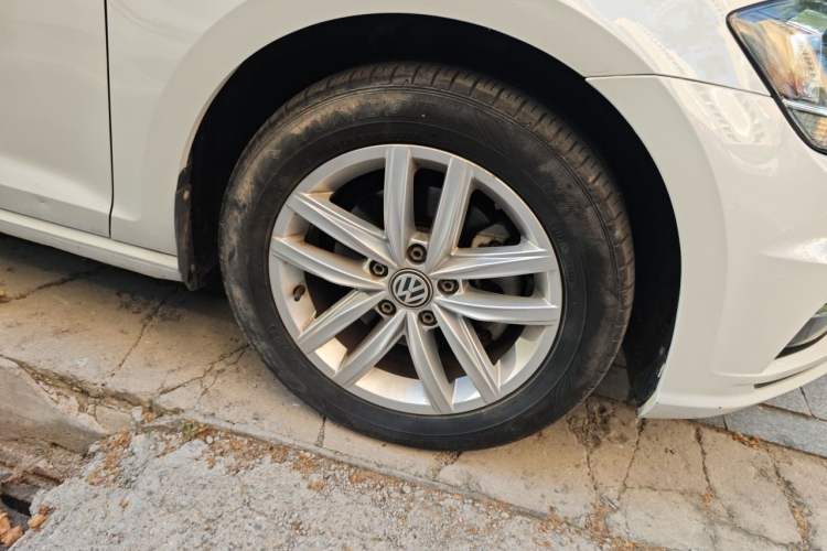 Used Volkswagen Golf 2019 280TSI DSG Comfort Version China V Standard Right Front Wheel Hub