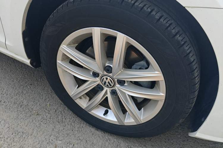 Used Volkswagen Golf 2019 280TSI DSG Comfort Version China VI Standard Right Front Wheel Hub