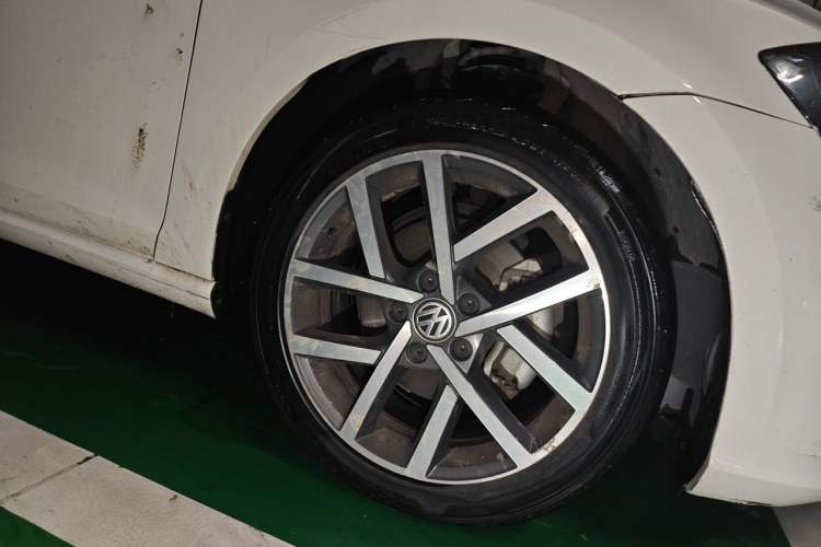 Used Volkswagen Golf 2019 280TSI DSG Luxury Version China VI Standard Right Front Wheel Hub