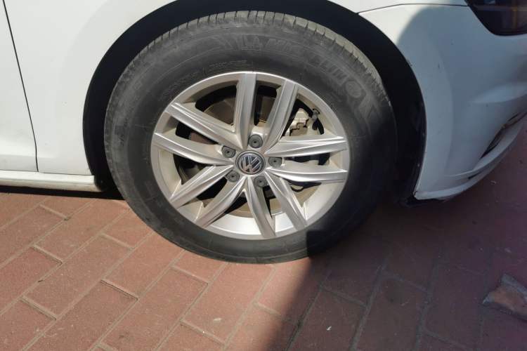 Used Volkswagen Golf 2019 280TSI DSG Comfort Version China VI Standard Right Front Wheel Hub