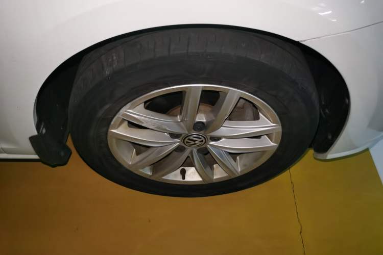 Used Volkswagen Golf 2019 280TSI DSG Comfort Version China VI Standard Right Front Wheel Hub