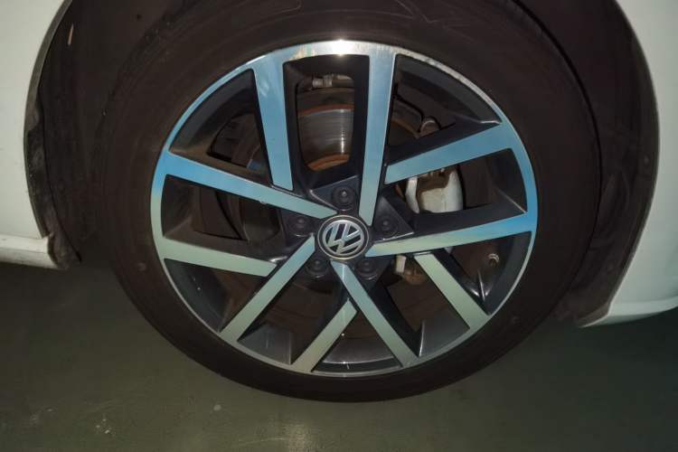 Used Volkswagen Golf 2019 280TSI DSG Luxury Version China VI Standard Right Front Wheel Hub
