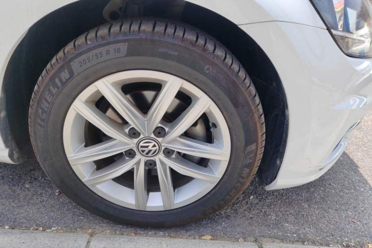 Used Volkswagen Golf 2019 280TSI DSG Comfort Version China V Standard Right Front Wheel Hub