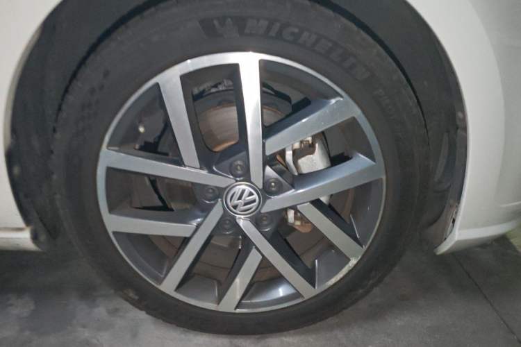 Used Volkswagen Golf 2019 280TSI DSG Luxury Version China VI Standard Right Front Wheel Hub