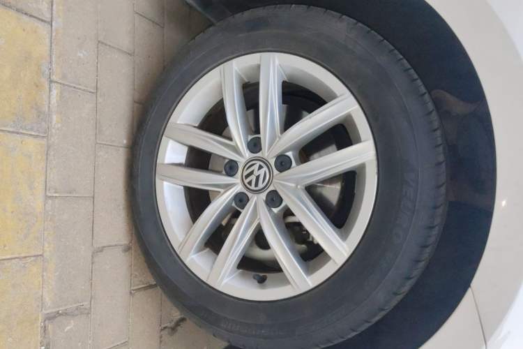 Used Volkswagen Golf 2019 280TSI DSG Comfort Version China VI Standard Right Front Wheel Hub